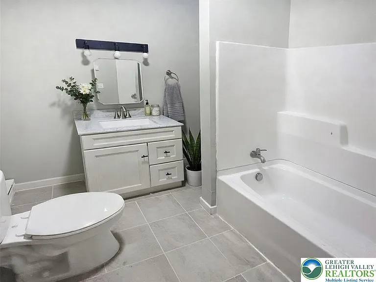 1401 Broadway #5 — Photo 6