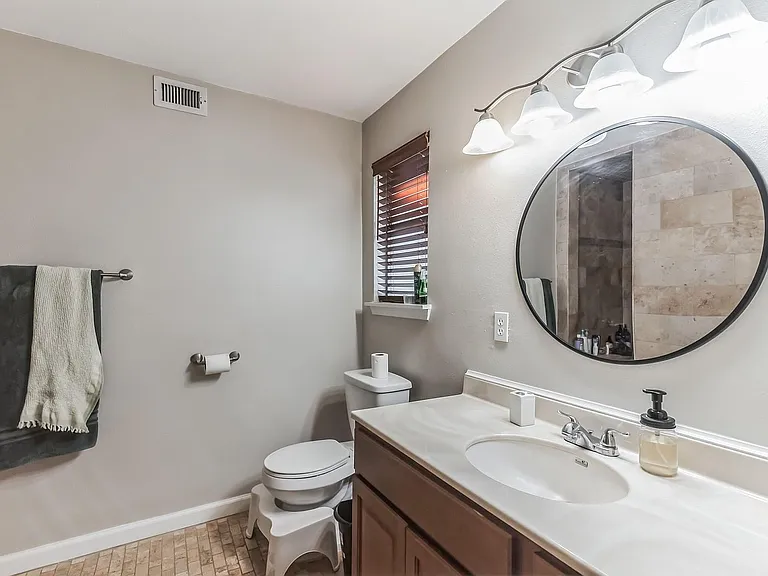 105 Water Dr — Photo 11