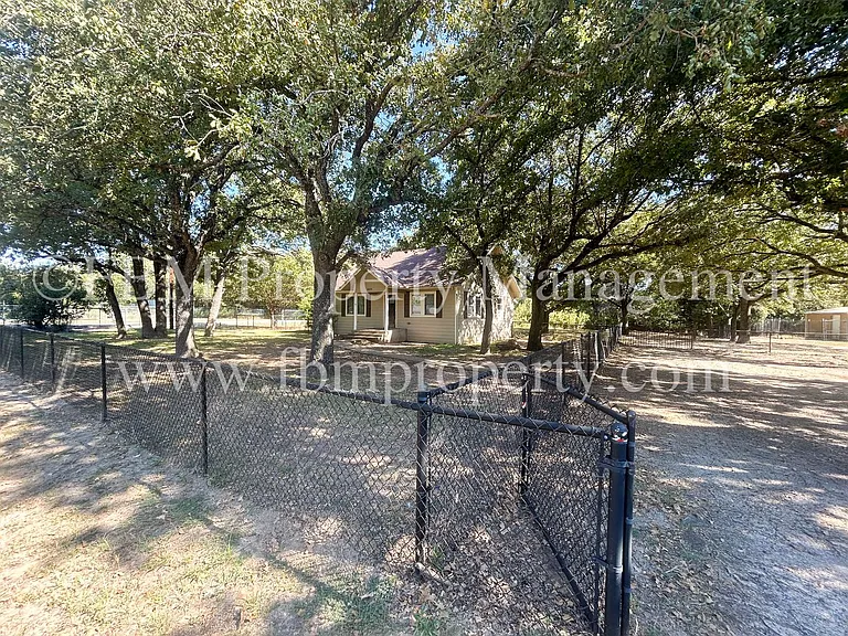 10693 S FM 148 — Photo 2