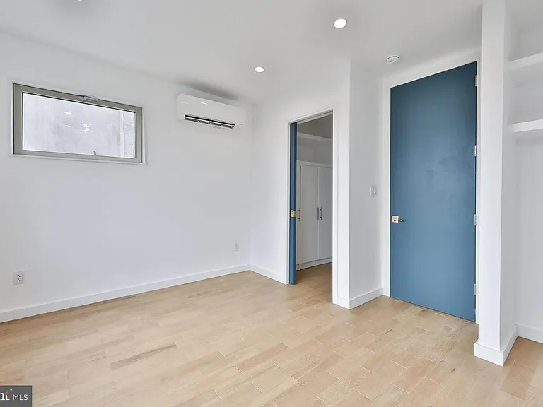 725 S 6th St — Photo 26
