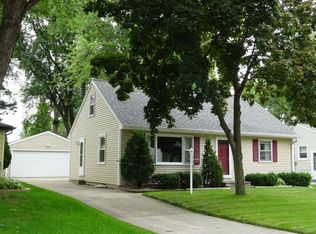 833 Mitchell St, Green Bay, WI 54304