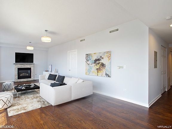 3rd image of 5978 N Lincoln Ave #5C-D