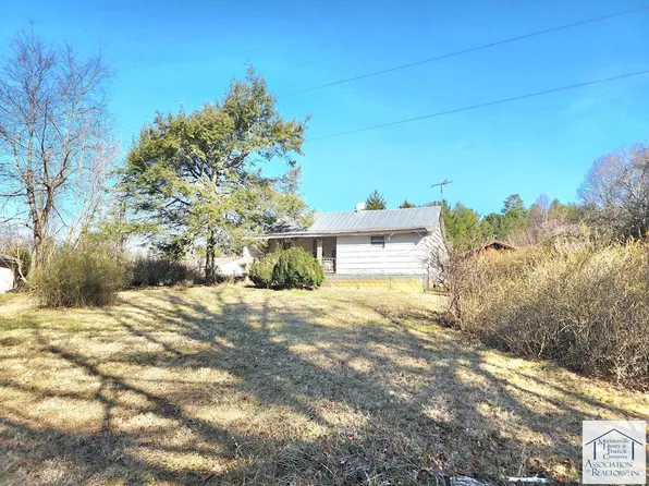 24 Robertson Dr, Stuart, VA 24171