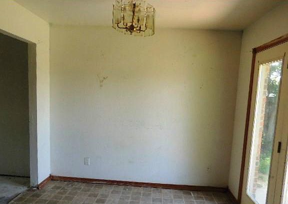 4th image of 3911 SE 10th Pl
