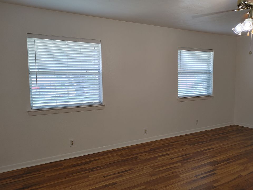 2nd image of 2118 Shawnee St