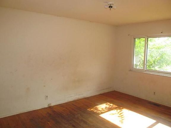 4th image of 10115 Chambers Hill Dr