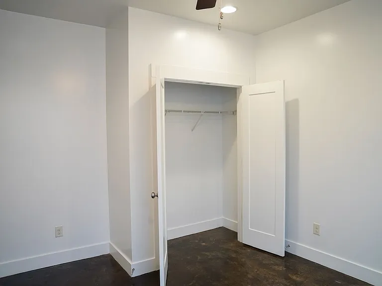 Beverly Townhomes — Photo 8