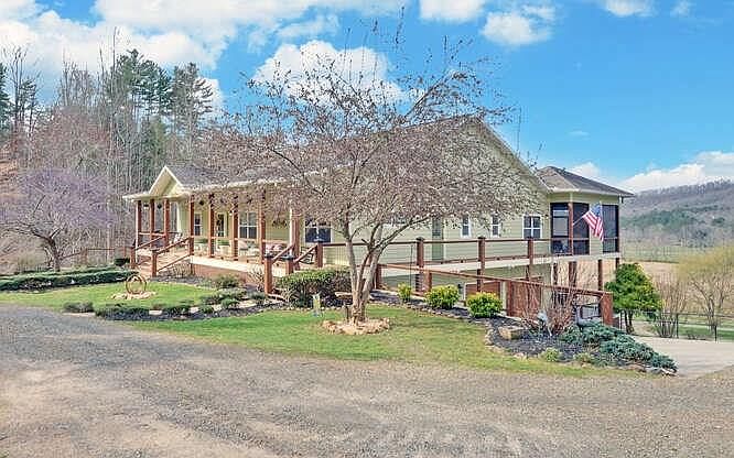 1st image of 685 Barefoot Rd