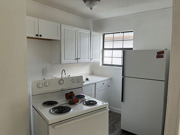 2nd image of 547 N Hawthorne St #1