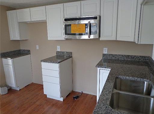 5th image of 405 Julia St