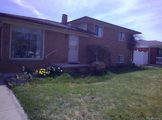 4913 Valley Rd, Trenton, MI 48183