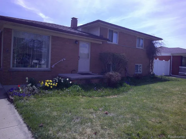 4913 Valley Rd, Trenton, MI 48183
