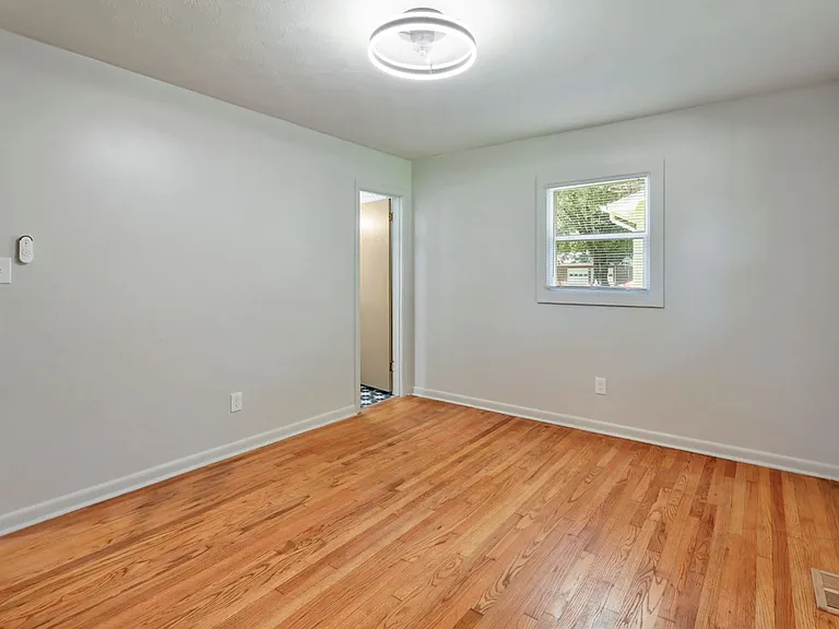 614 Holland Ct SW — Photo 11