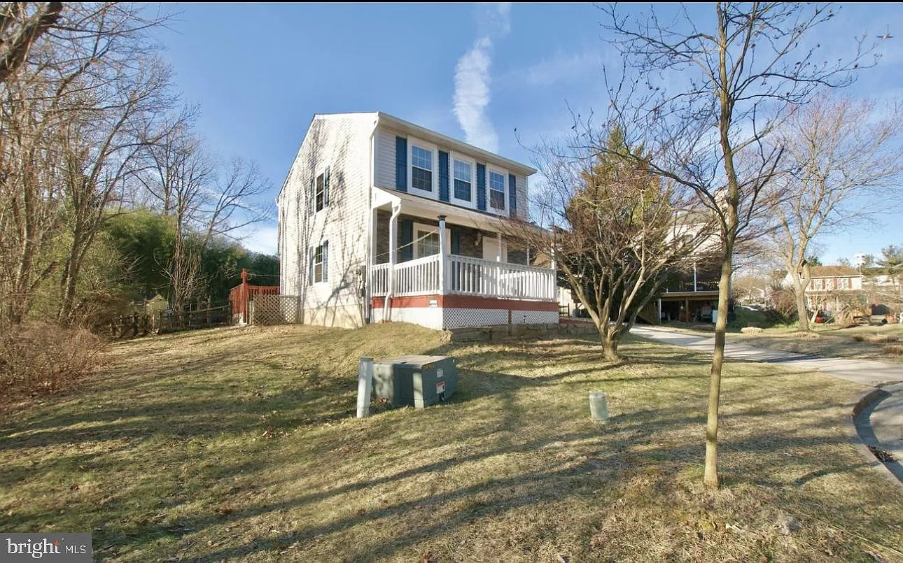 3 bed, 3.0 bath, 1720 sqft, $2,999 — Photo 3