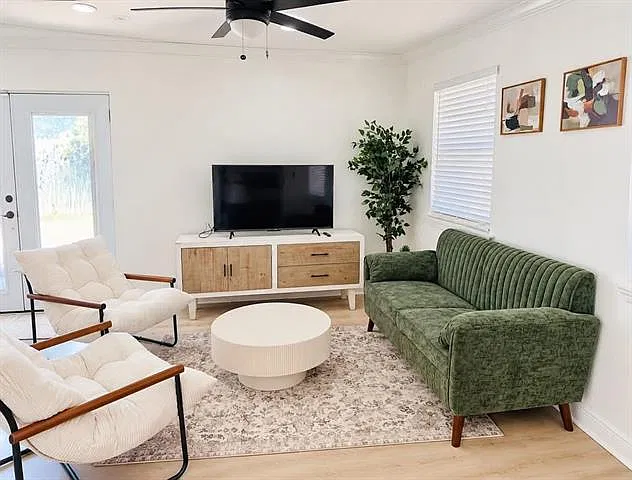 3 bed, 1.0 bath, 1225 sqft, $2,200 — Photo 3