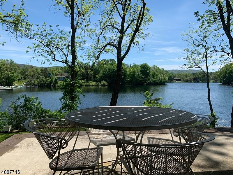 1st image of 15 Valley Dr