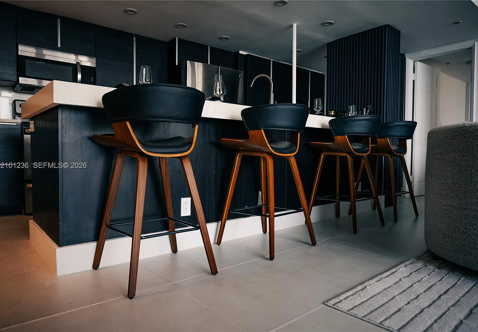Venetia Condo — Photo 4