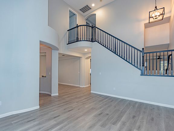 5th image of 504 Crazy Horse Ct