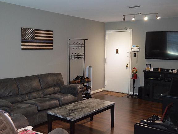 3rd image of 131 Cortelyou Ave APT 2-2