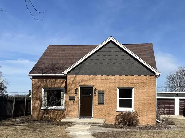 520 Roosevelt DRIVE, West Bend, WI 53090