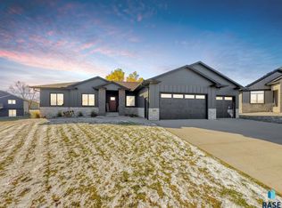 515 W Clara Cir, Tea, SD 57064