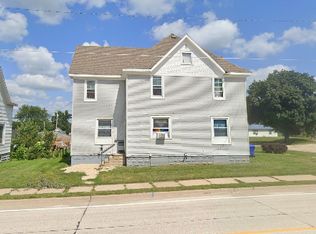 315 1/2 E Charles St #1, Oelwein, IA 50662