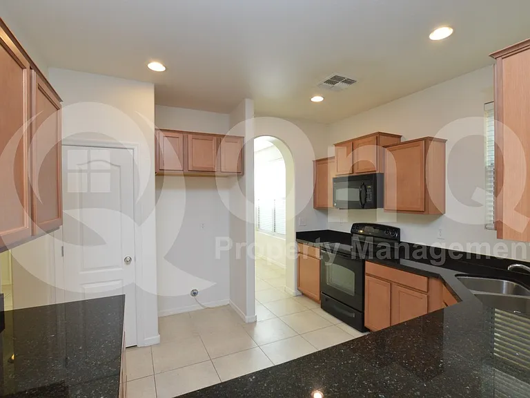 883 S Almira Ave — Photo 5