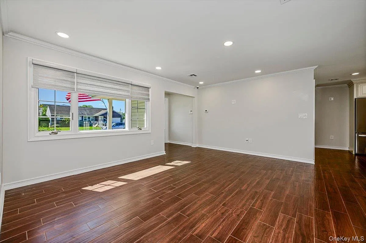 3 bed, 1.0 bath, 1115 sqft, $4,500 — Photo 3