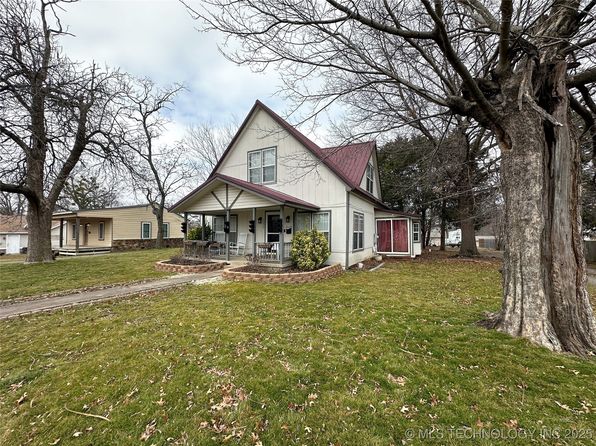 1235 SE 3rd St, Wagoner, OK 74467
