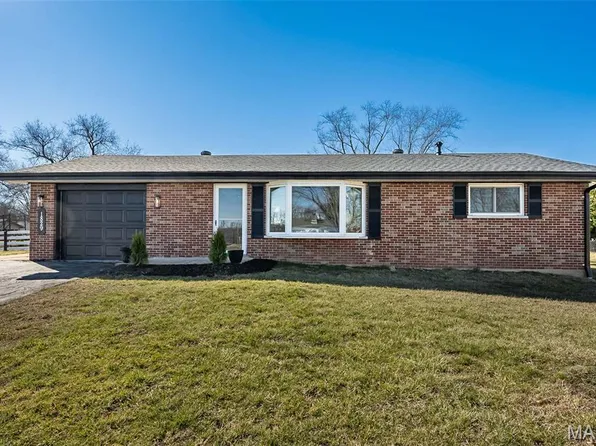1829 Main Dr, High Ridge, MO 63049