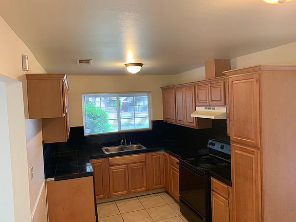 5th image of 3428 N Stanford Ave