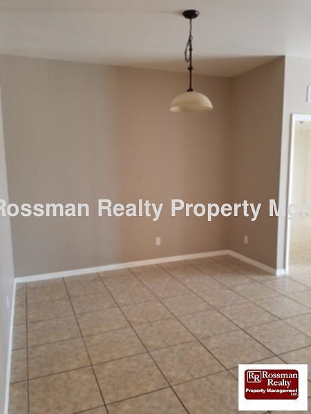 1st image of 450 Windermere Dr