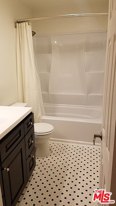 2nd image of 1328 Waterloo St APT 2
