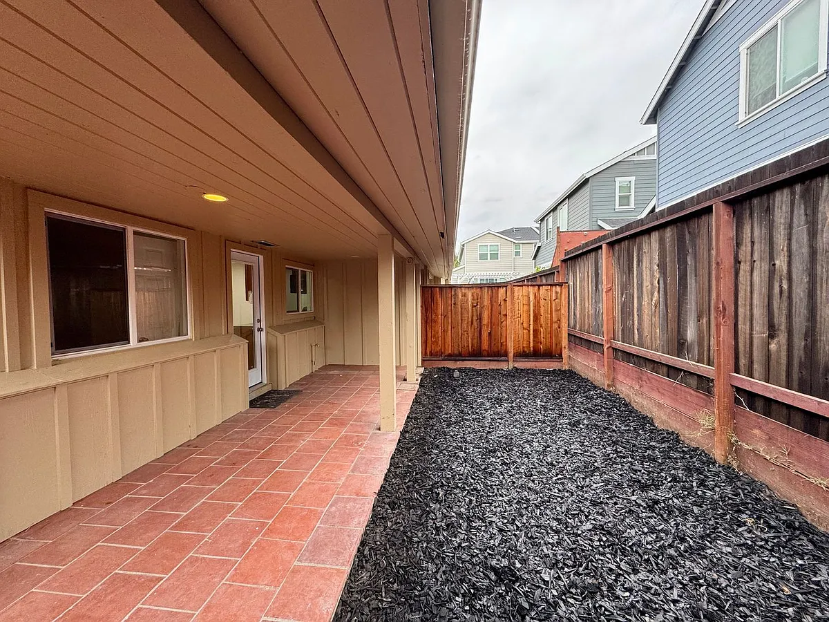 Building Photo - 310 Hansbery Way #A