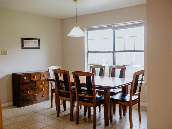 3rd image of 2390 Kings Court St