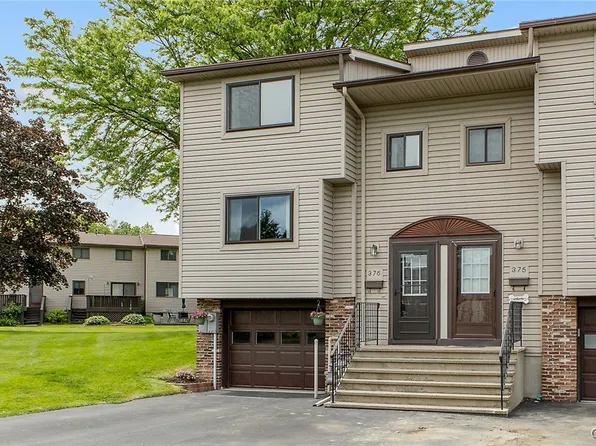 376 Grenadier Dr, Liverpool, NY 13090