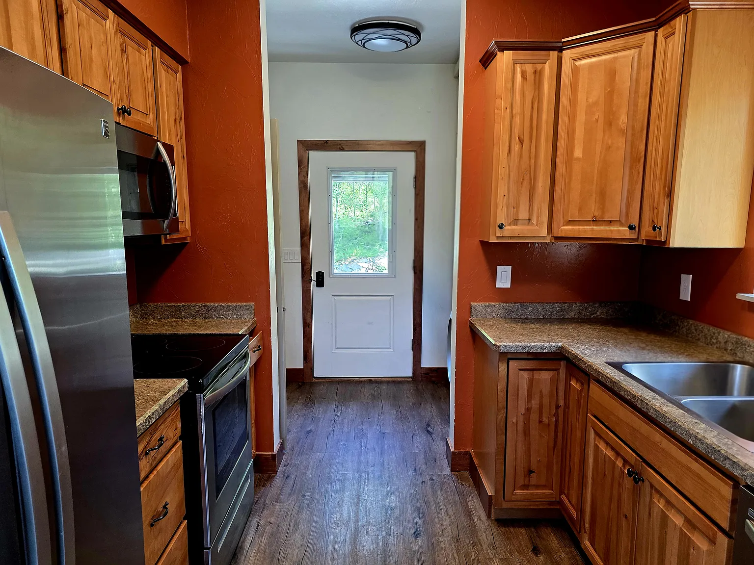 3 bed, 1356 sqft, $2,900 — Photo 3