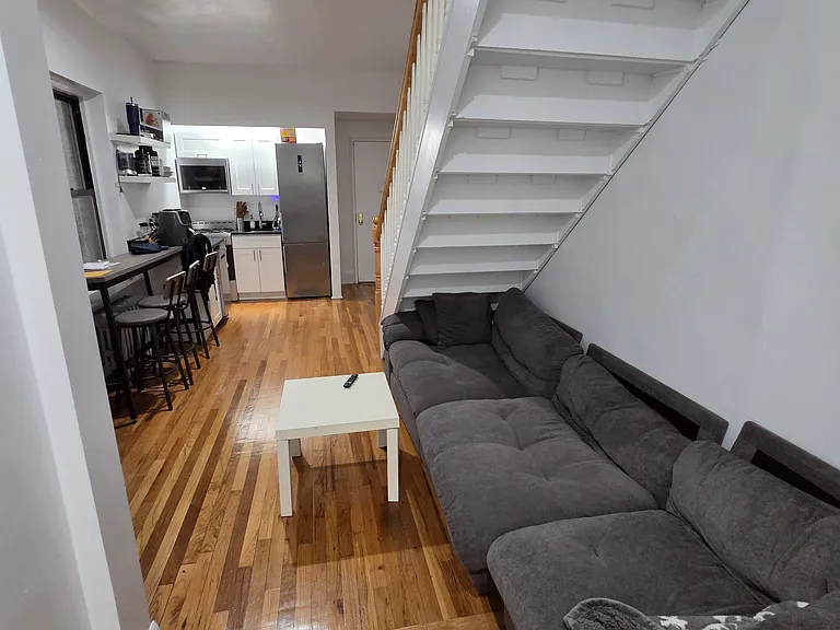 233 E 3rd St #2G — Photo 2