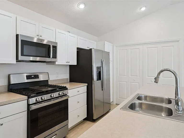 17548 Kuenher Ct — Photo 8