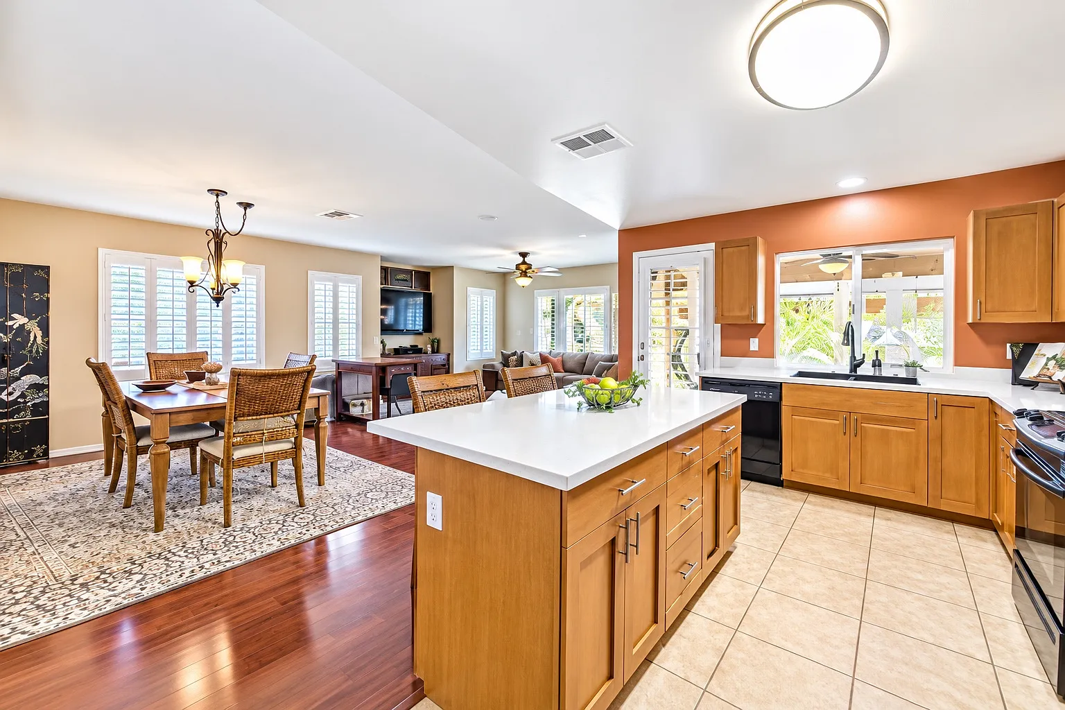 4 bed, 2003 sqft, $5,000 — Photo 3