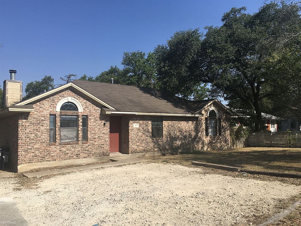 1st image of 207 Walton Dr