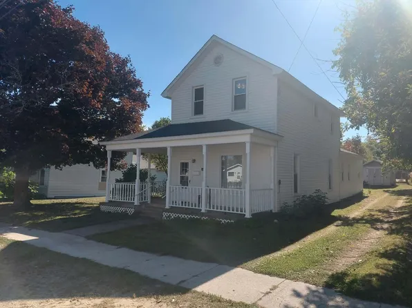38 Truckey St, Saint Ignace, MI 49781