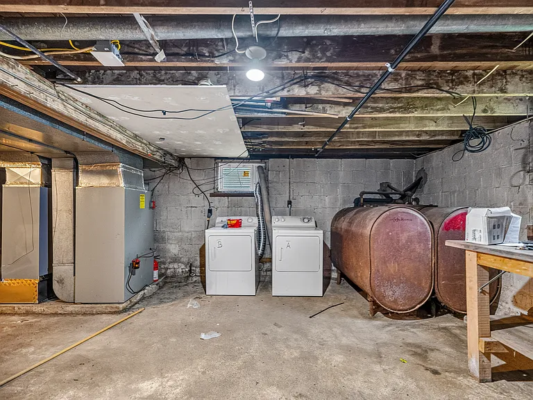 basement plus wash+dryer