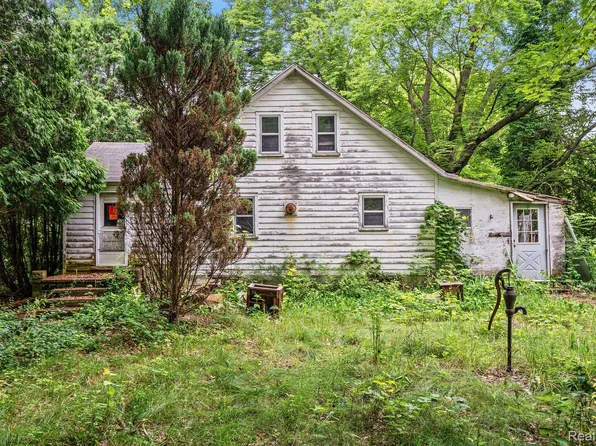 6270 Benoit Rd, Algonac, MI 48001