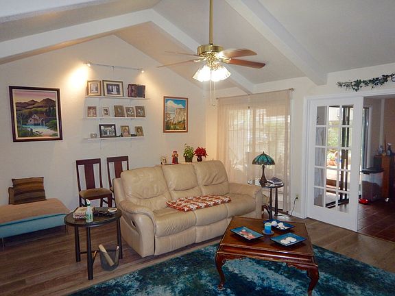 3rd image of 117 Pecan Dr