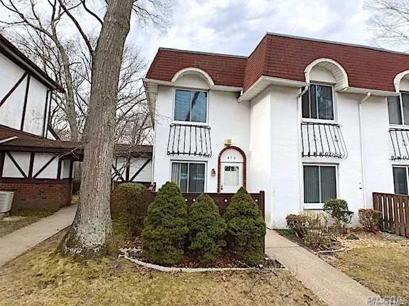 412 Clubhouse Ct, Coram, NY 11727