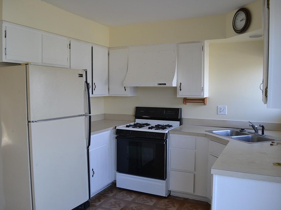 1st image of 4-386 Echo Ln #4