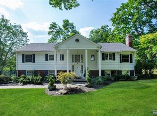 801 Arrow Ln, Ridgewood, NJ 07450