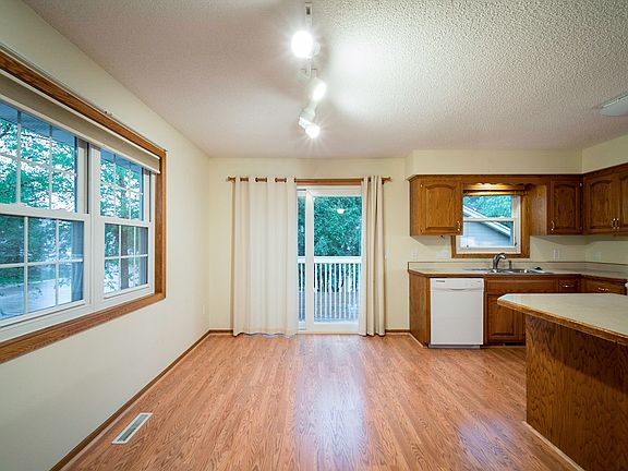 5th image of 589 Westwood Ln