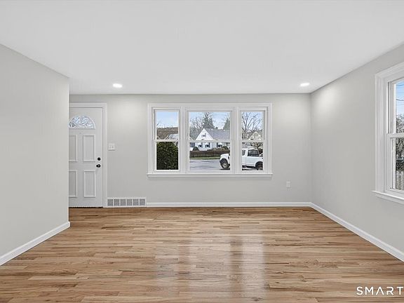 3rd image of 321 Franklin Road